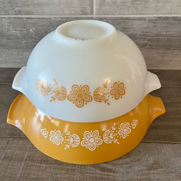 VIntage Pyrex Butterfly Gold Nesting Cinderella Bowl 2 Pcs 444 And 443 - Picture 4 of 5